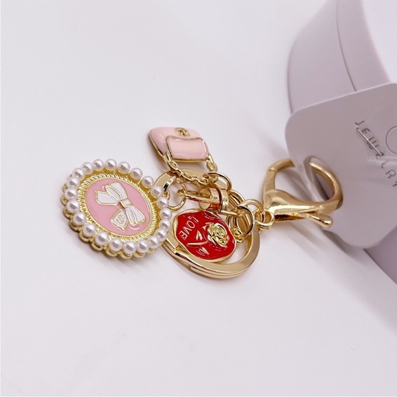 🐵BEAUTIFUL CHARMS KEYCHAIN ALL NEW 🐵 - Picture 4 of 13